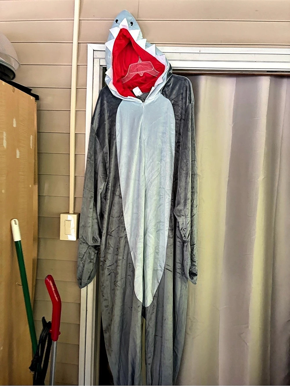 Spirit Hooded Costume Gray & Red Size XL Like New